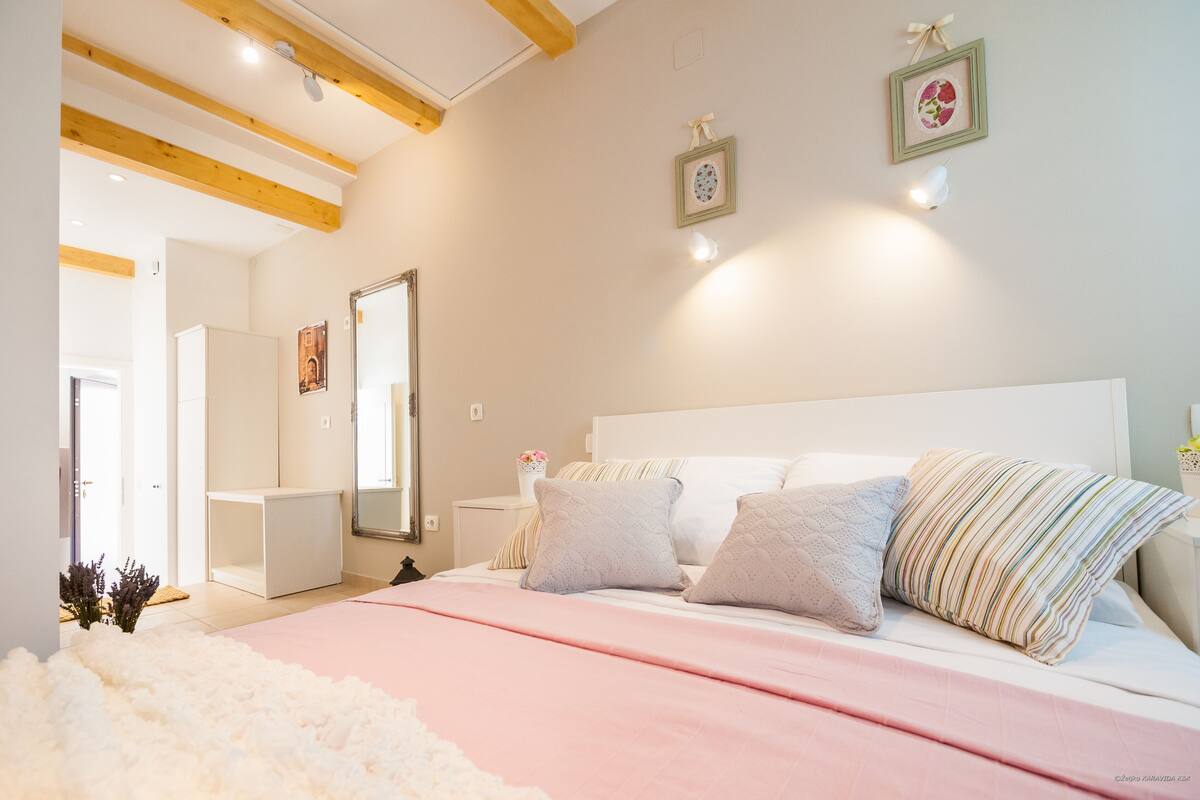 Classic Double Room, City View | 1 bedroom, in-room safe, desk, blackout drapes