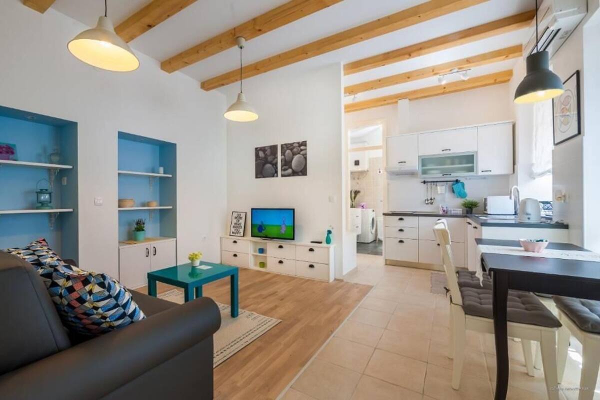 Design Apartment, 1 Queen Bed with Sofa bed, City View | Living area | 50-cm Smart TV with digital channels, TV, streaming services