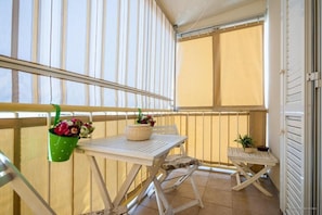Appartement Confort, 1 grand lit et 1 canapé-lit, vue ville | Balcon
