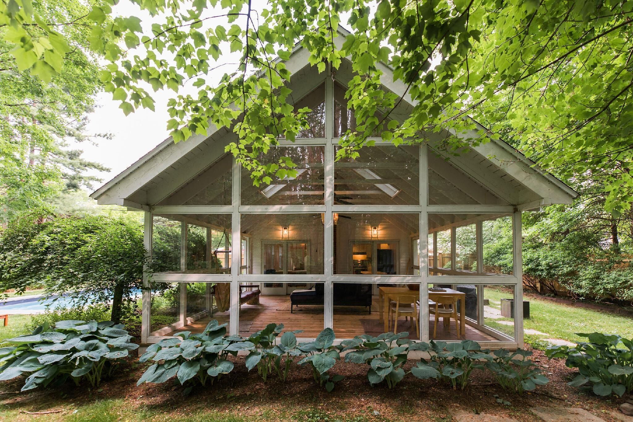 Accord Church House: Renovated Church w/ Hot tub, Skylights and Spacious Solarium