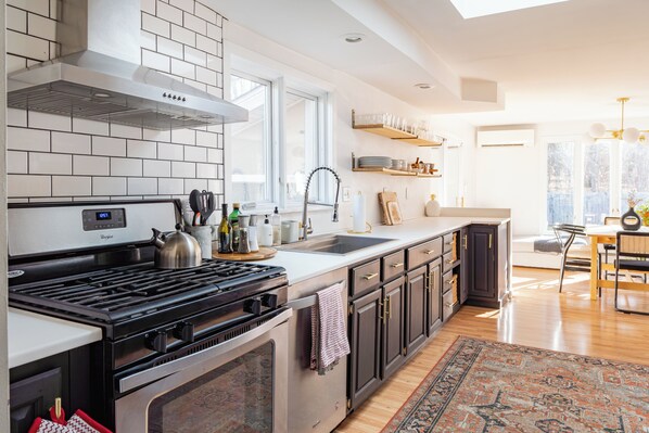 Fridge, microwave, oven, stovetop - Rondout Retreat: Cold Weather Oasis with Hot Tub, and Fire Pit (Rosendale)