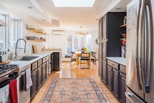 Rondout Retreat: Cold Weather Oasis with Hot Tub, Sauna and Fire Pit