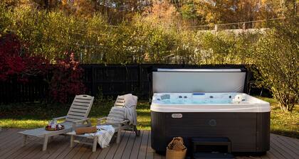 Rondout Retreat: Cold Weather Oasis with Hot Tub, Sauna and Fire Pit