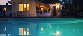 Rondout Retreat: Private Poolside Luxury with Hot Tub, Sauna and Fire Pit