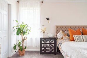 3 bedrooms, desk, iron/ironing board, free WiFi