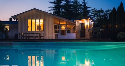 Rondout Retreat: Sauna, Firepit and Backyard Oasis