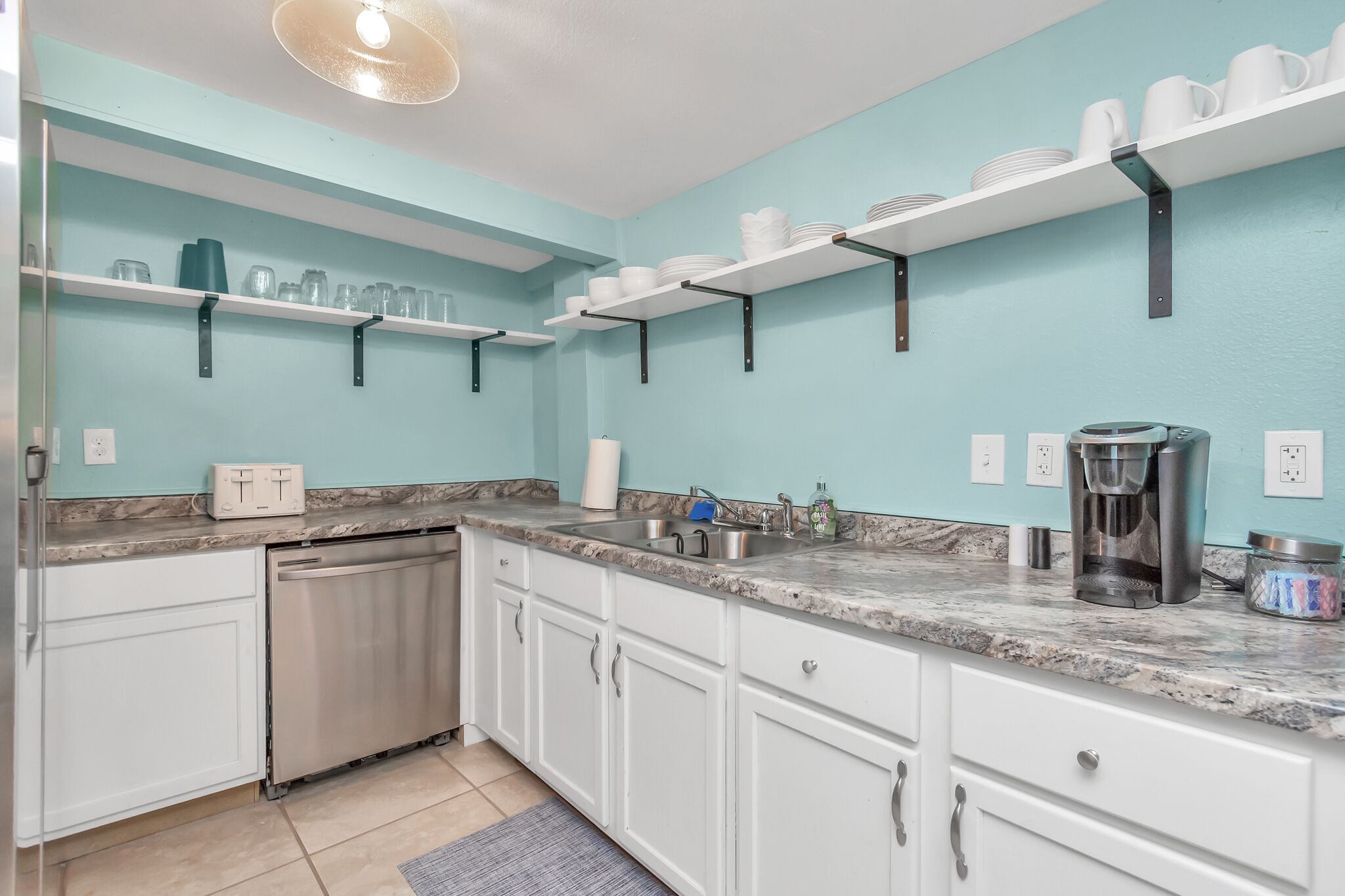 Sleep a Group of 7 in this Spacious Galveston Studio - Minutes to Beach!