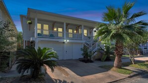 Exterior - M Street Double | Top Floor of a Historic Triplex • Sleeps 12 • Walk to Beach (Galveston)