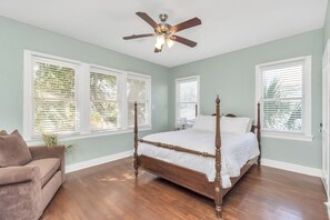 5 bedrooms, free WiFi, bed sheets