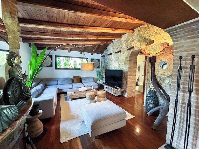 Private Boutique Villa In Rome Pool, Jacuzzi & Garden, 20min To City - Rome