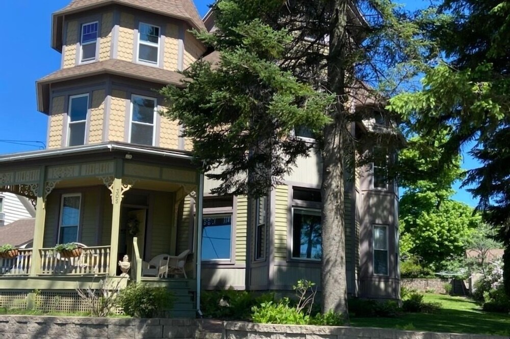 Large, Modern Victorian with old charm. Extra parking lot. 5 BR, 4 full baths,