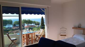 1 bedroom, in-room safe, iron/ironing board, free WiFi