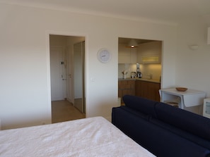 1 slaapkamer, een kluis op de kamer, een strijkplank/strijkijzer