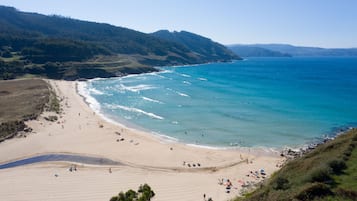 Una spiaggia nelle vicinanze