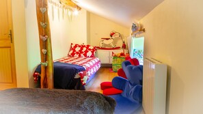 2 室のベッドルーム、アイロン / アイロン台、旅行用ベビーベッド、WiFi (無料)