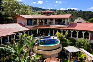 Exterior - Parrot Suite: Encantada Arenal Adults Only, Wildlife Sanctuary, B&B, Enjoy More! (El Castillo)