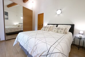 5 chambres, bureau, fer et planche à repasser, Wi-Fi gratuit