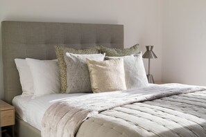 4 chambres, fer et planche à repasser