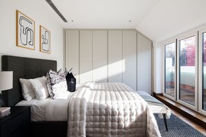 4 bedrooms, iron/ironing board