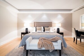 3 bedrooms - Plum Guide - Hessian Gold (London)