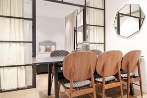 3 bedrooms - Plum Guide - The Blue Bell (London)