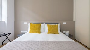1 bedroom, iron/ironing board - Plum Guide - November Song (London)