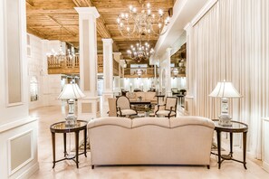 المنشأة من الداخل