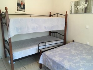 2 bedrooms, iron/ironing board, free WiFi, bed sheets - Best spot in Katerini only 3 min walk to town center (Katerini)
