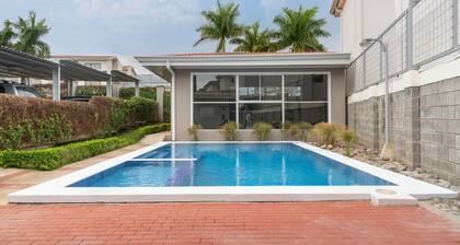 Blvd Park 2 BDR Apartment with Pool & Gym