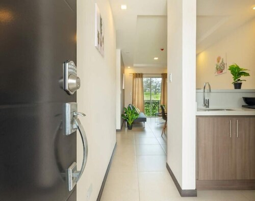 Blvd Park 2 BDR Apartment with Pool & Gym