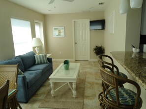 TV - NEW VRBO! BEACH PARADISE! 2BDS/2BTH,Community Pool, WALKING DISTANCE TO BEACH!!  (Englewood)