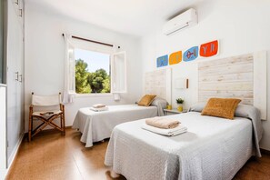 4 Schlafzimmer, Bügeleisen/Bügelbrett, kostenloses WLAN, Bettwäsche