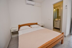 Monolocale Classic | Con stile personalizzato, con arredamento individuale, una scrivania