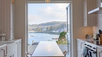 Spisebord, køkkenø