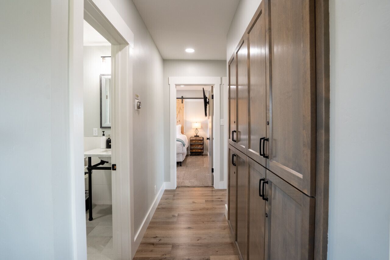 6 bedrooms, iron/ironing board, free WiFi, bed sheets