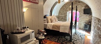 Unique wine cellar suite in the heart of Downtown Hermann!