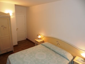 2 bedrooms, bed sheets