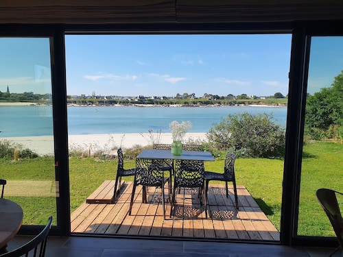 Ker-Ny direct beach access, feet in the water, 4 people