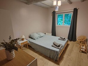 4 soverom, skrivebord, strykejern/-brett og wi-fi (inkludert)