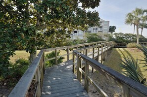 Property grounds - Beachside Villa South of 30A - 1 Minute Walk to Seagrove Beach (Santa Rosa Beach)