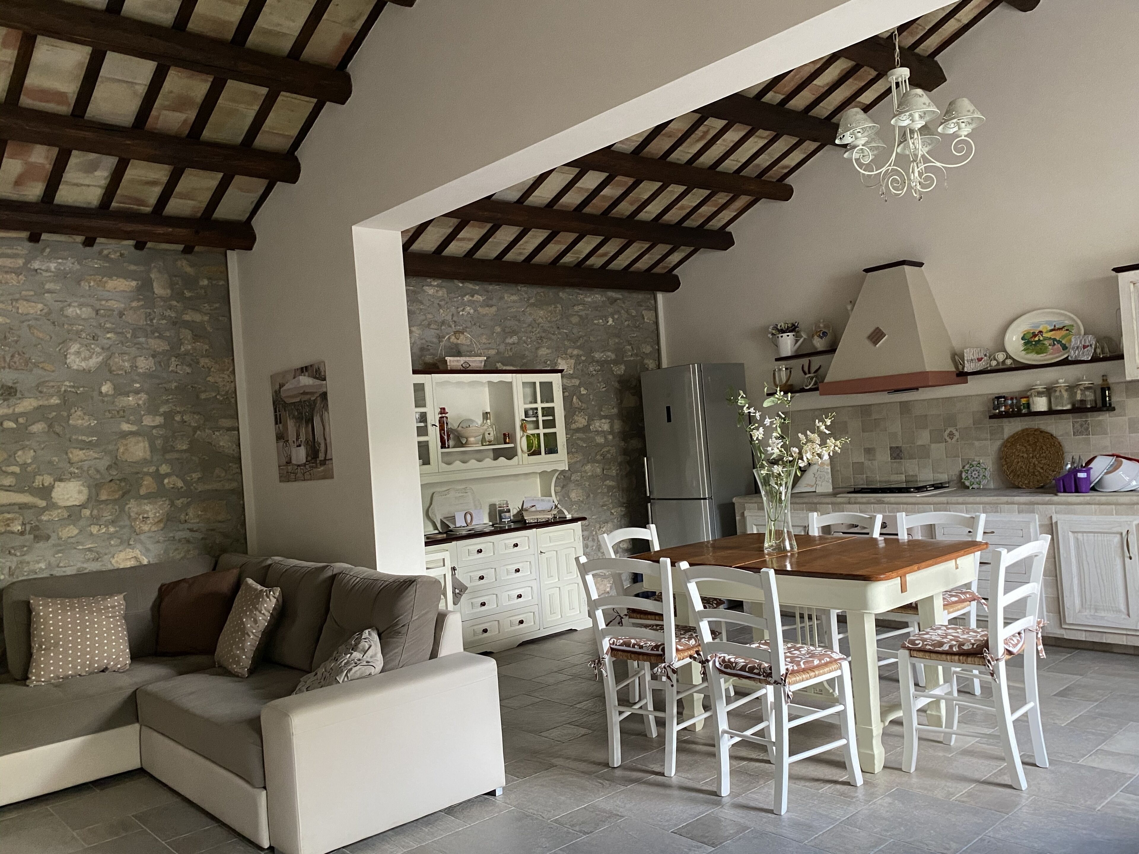 Televisión, chimenea