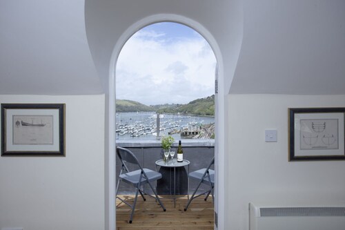 Waterview House -  a house that sleeps 8 guests  in 4 bedrooms