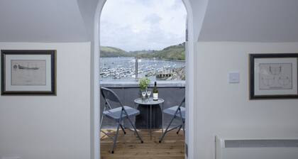 Waterview House - a house that sleeps 8 guests in 4 bedrooms