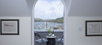 Waterview House - a house that sleeps 8 guests in 4 bedrooms