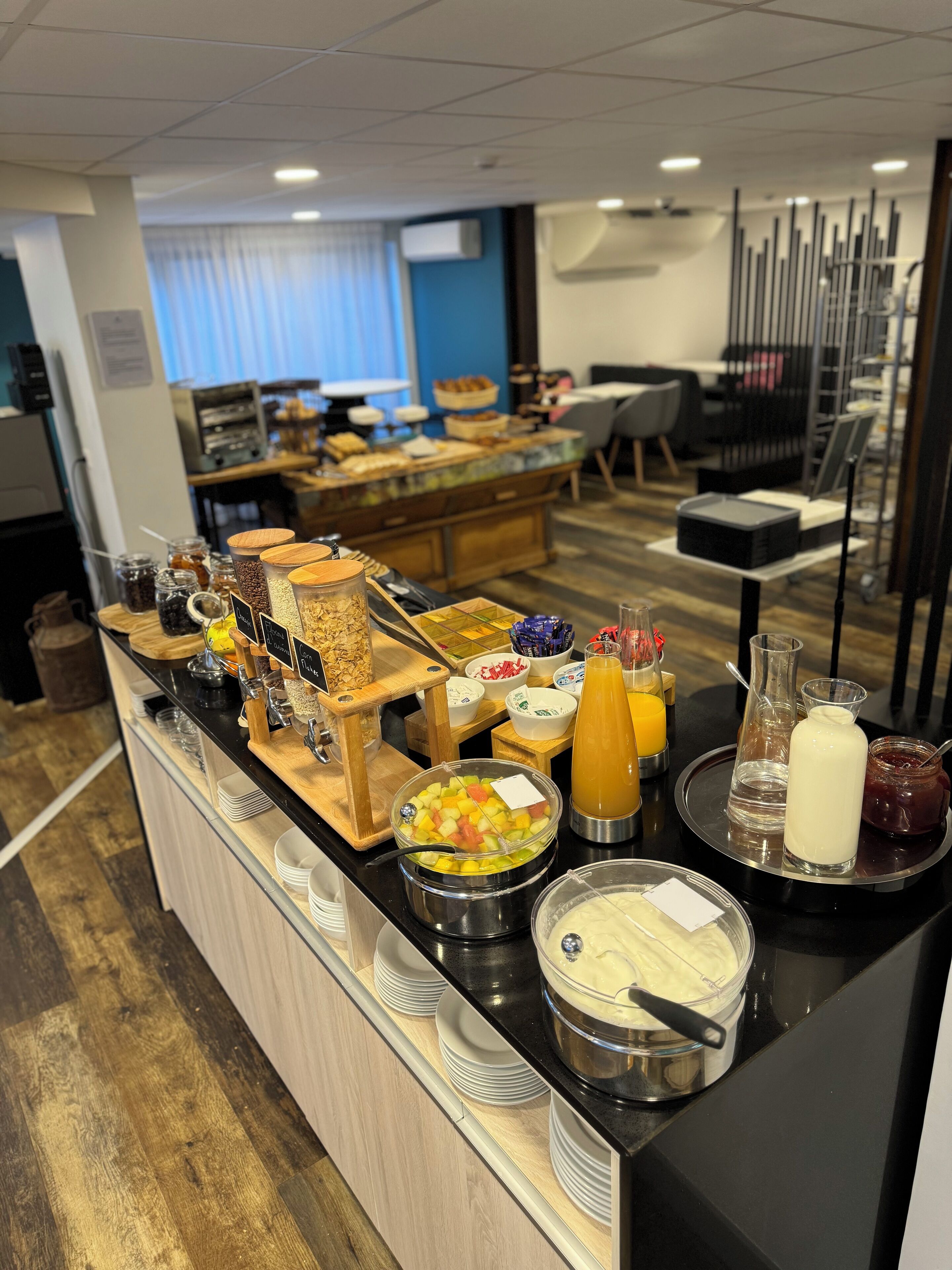 daily buffet breakfast (eur 13 per person)