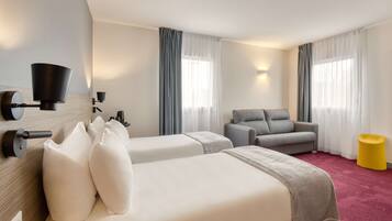 Caixa forta a l'habitació i cortines opaques