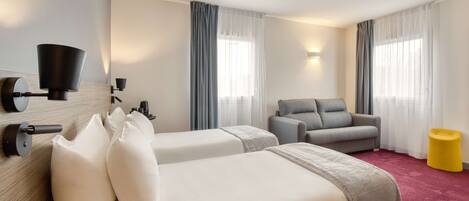 Zimmersafe, Verdunkelungsvorhänge, schallisolierte Zimmer