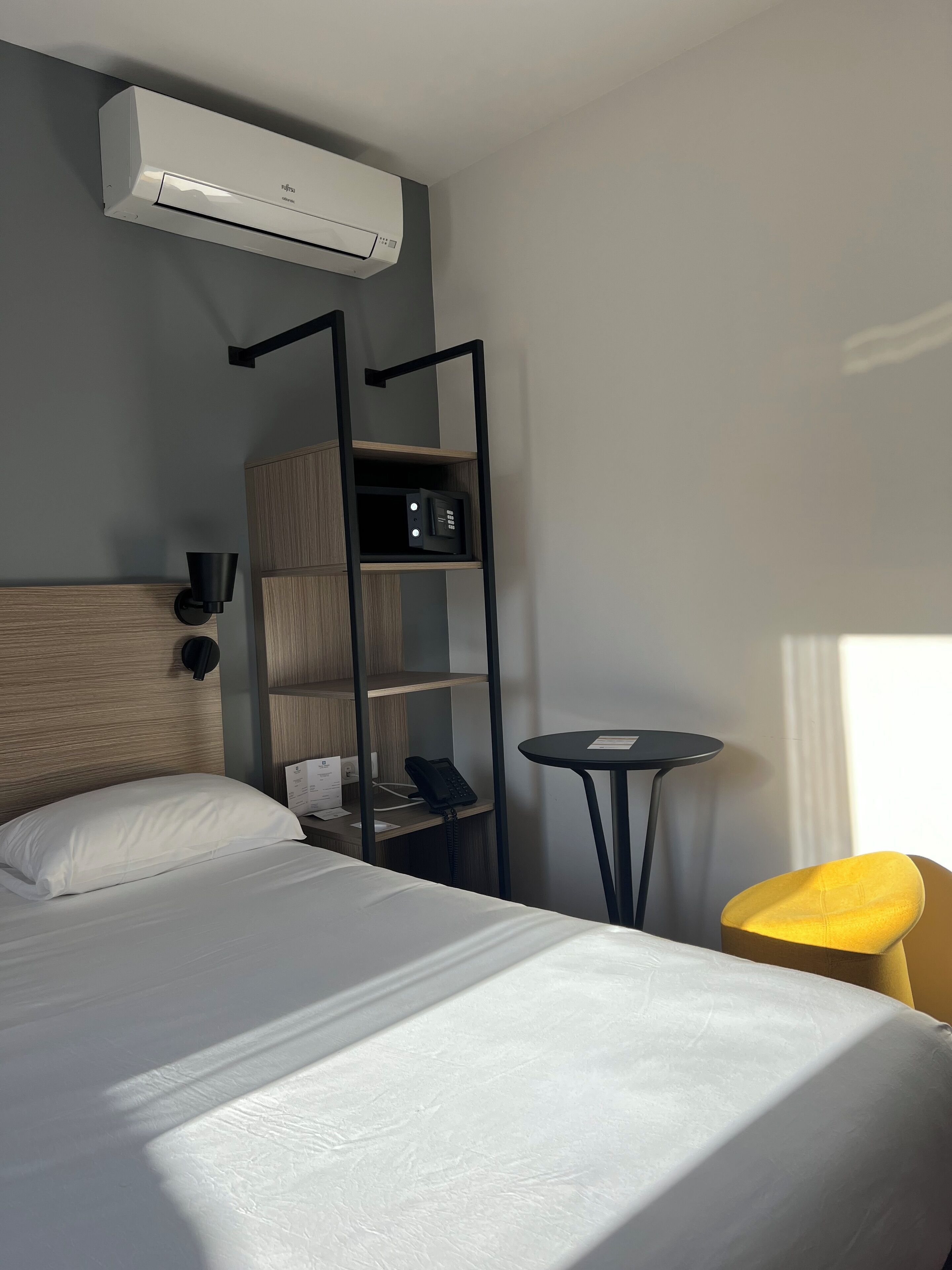 standard room, 1 double bed, non smoking | in-room safe, blackout curtains, soundproofing, iron/ironing board