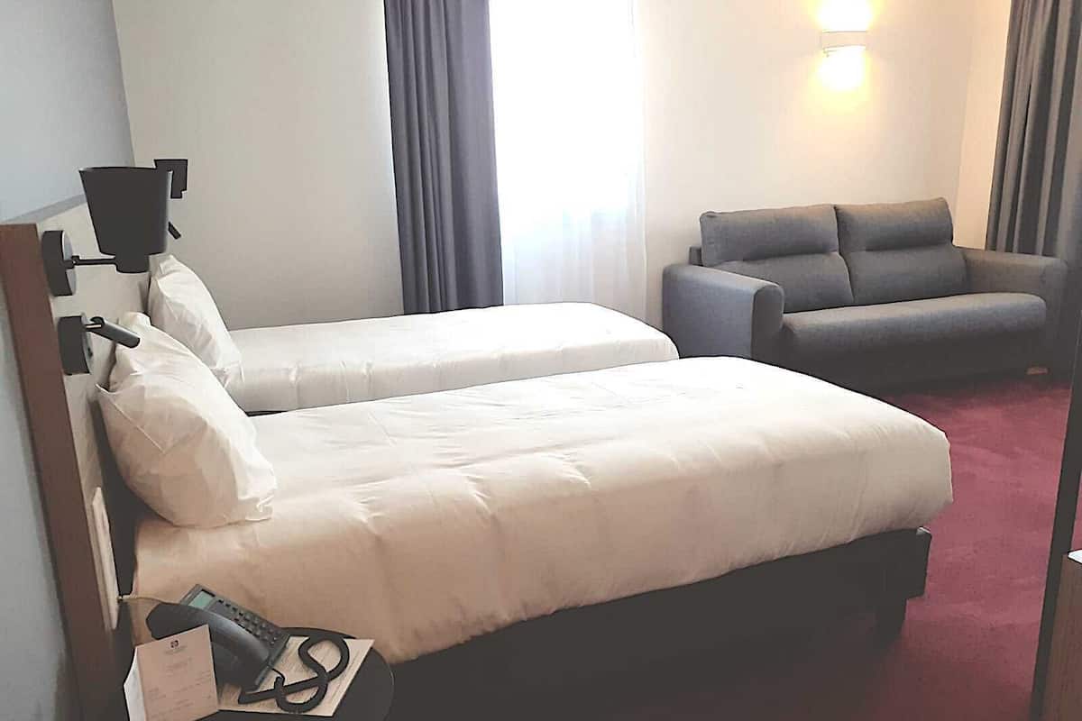 family room, non smoking (with sofabed) | in-room safe, blackout curtains, soundproofing, iron/ironing board