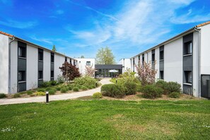 Exterior - Sure Hotel by Best Western Les Portes de Montauban (Bressols)